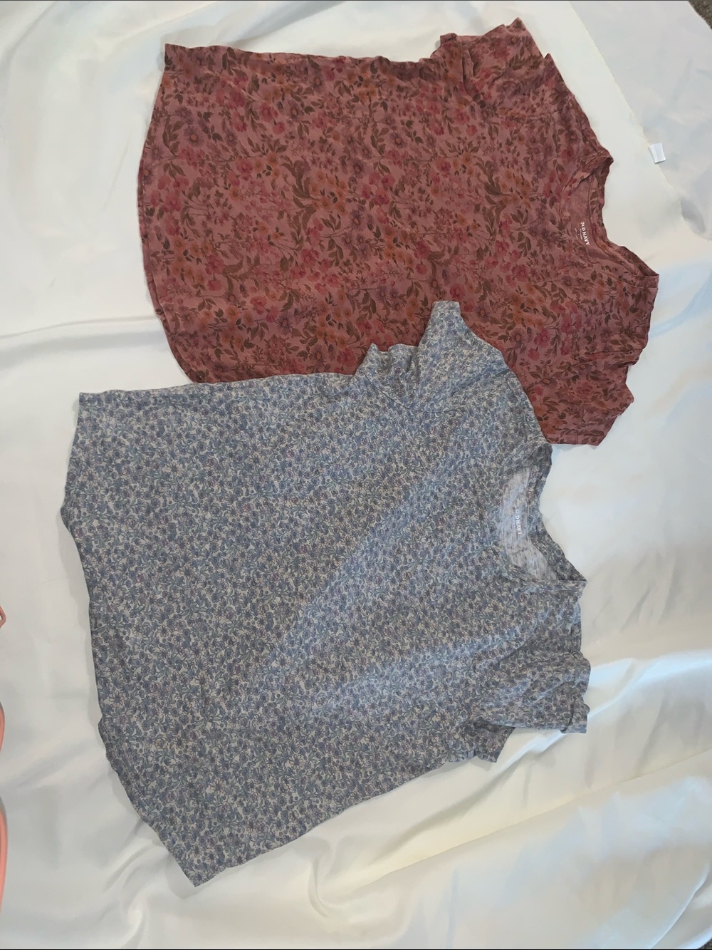 Old Navy Floral Short Sleeve Tops — Rust Red and Dusty Blue - Picture 2 of 9